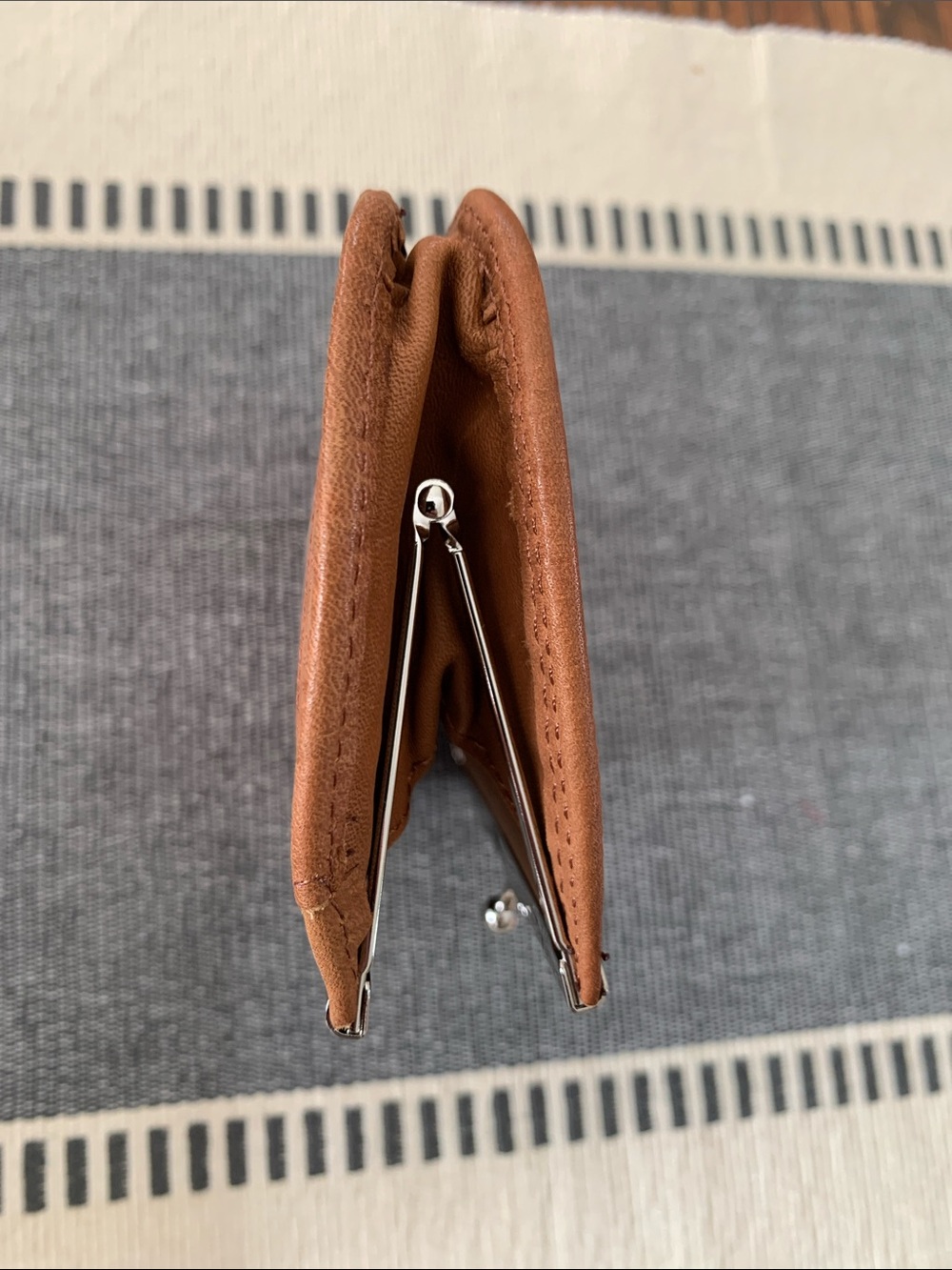{Vintage} Genuine Leather Kiss-Lock Coin Purse - Picture 4 of 5